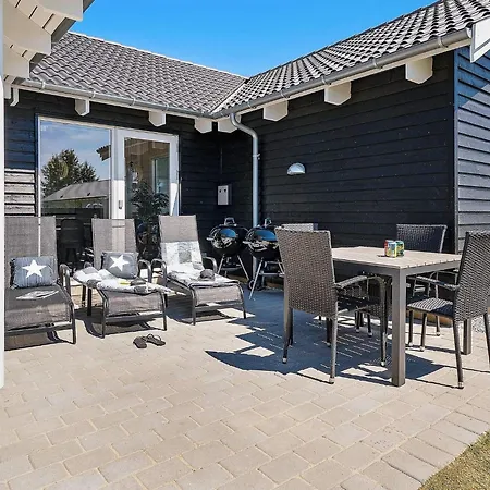 16 Person In Hasselberg Feriehus *